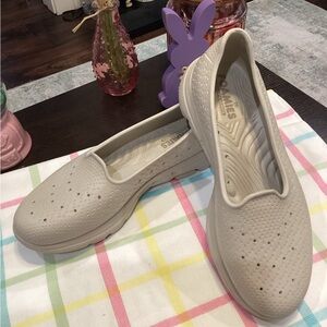 NWOT - Skechers Foamies Go Walk 5 - Cream - Perforated Comfort Flats - Sz 10!